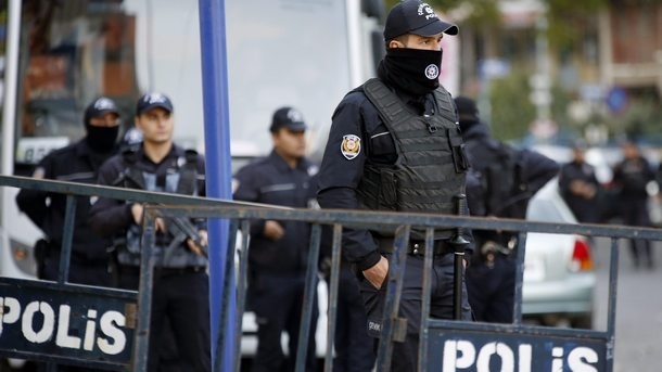 Екипи от отдела за борба с тероризма на истанбулската полиция