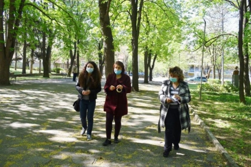 Всеки пети у нас смята че коронавирусът вече не е