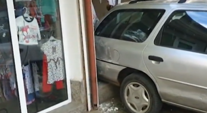 55 годишен мъж с близо 3 промила алкохол катастрофира на оживена