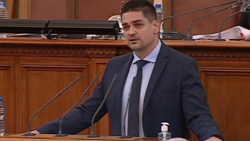 Депутатът от ПП ДБ Радостин Василев се очаква да обяви в