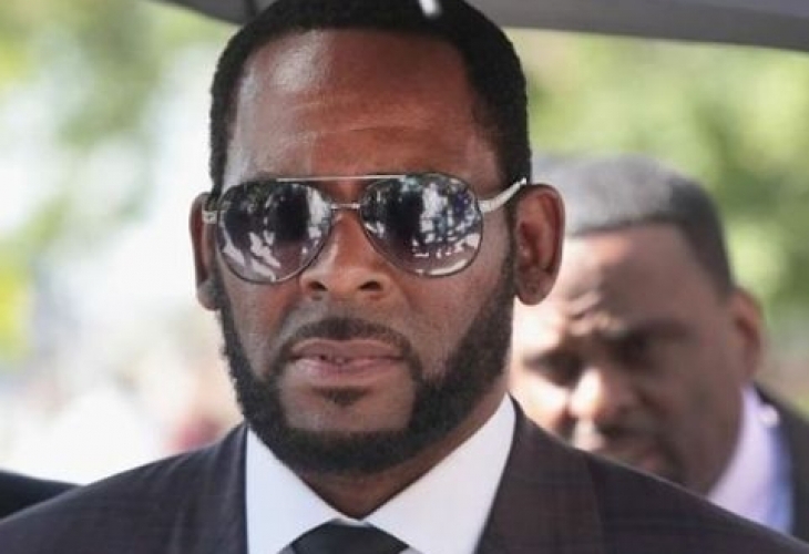 Певецът Ар Кели срещу когото вече са повдигнати 11 обвинения за