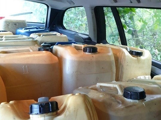 Бандити източиха нафтата на строителна техника край Видин съобщиха от