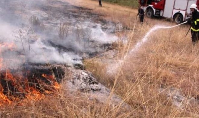 Сухи треви горяха в близост до бензиностанция в Монтана съобщиха