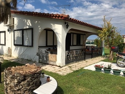 Дават под наем стаи и вили а представят клиентите за роднини и