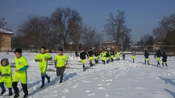 Малките футболисти от ФК Дунав 2016 Селановци продължават активно да