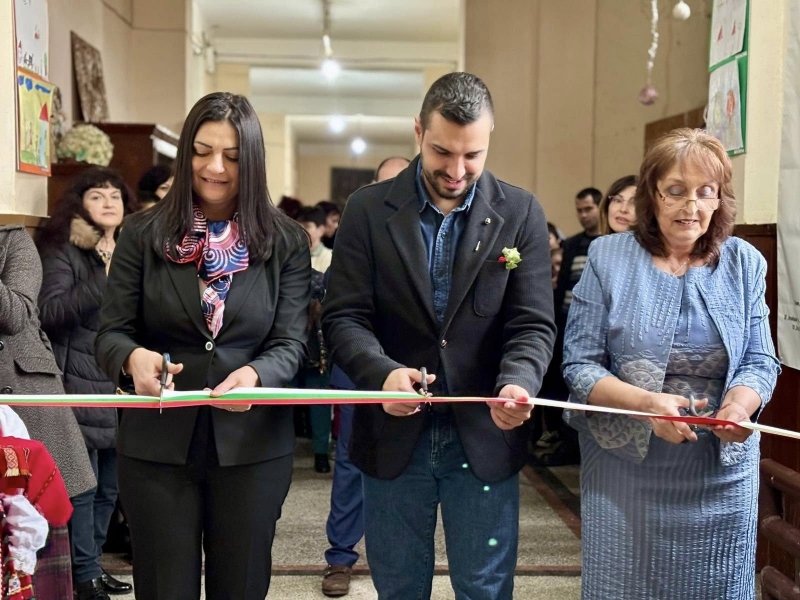 В навечерието на коледните и новогодишните празници училището реализира важна