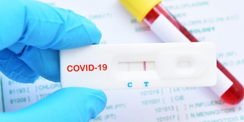 Всички проби за коронавирус на хора от персонала на старческите