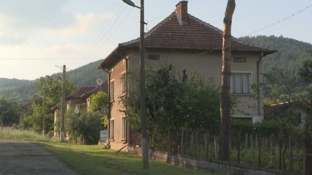Внукът на възрастната жена от село Драганица която беше нападната