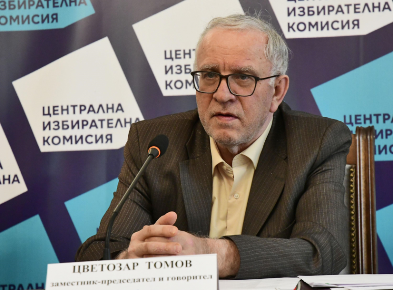 В момента разполагаме с 11 237 машини за гласуване Комисията обсъжда