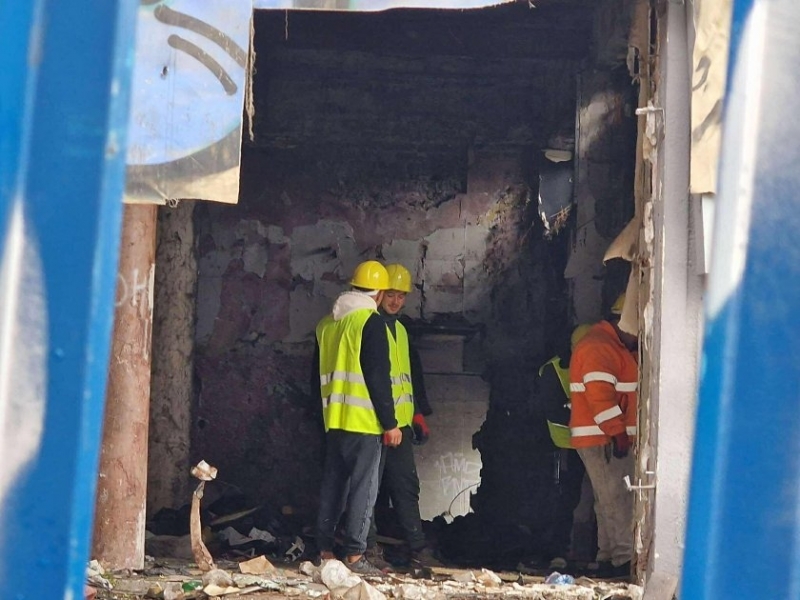 Събарят култовата чалготека „Син Сити“ /снимки/