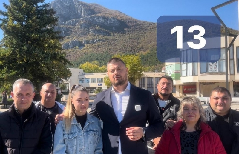 Николай Бареков е баща на пет деца семеен Завършил Българска