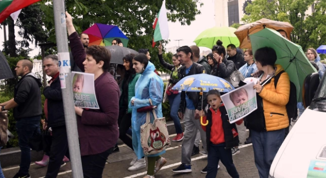 Около 20 ина души от Системата ни убива и 39 39 Изправи се