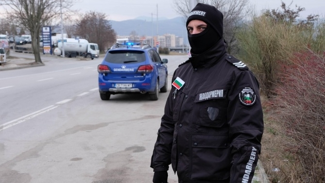 Служител на реда е заподозрян за побой край Перник Съмненията са