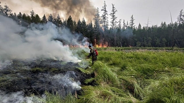 В Русия огнено бедствие унищожава десетки милиони декари гора В