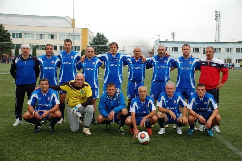 Без победител 3 3 завърши приятелската футболна среща между ветераните