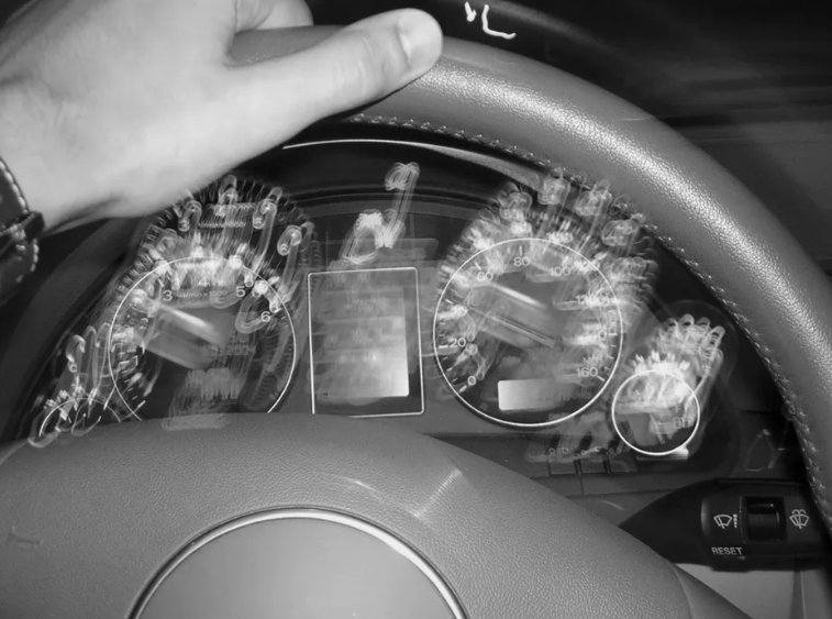 Младеж е хванат да юрка колата си пиян във Врачанско