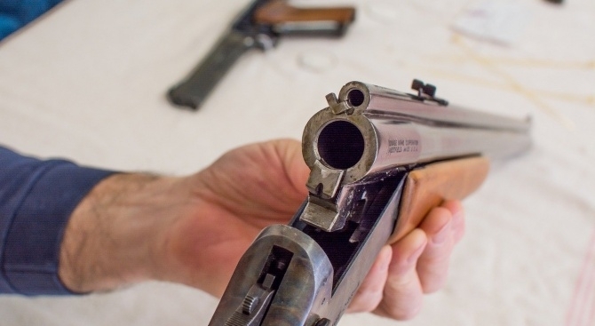 Ломчанин е бил издаден от свои съграждани че крие оръжие