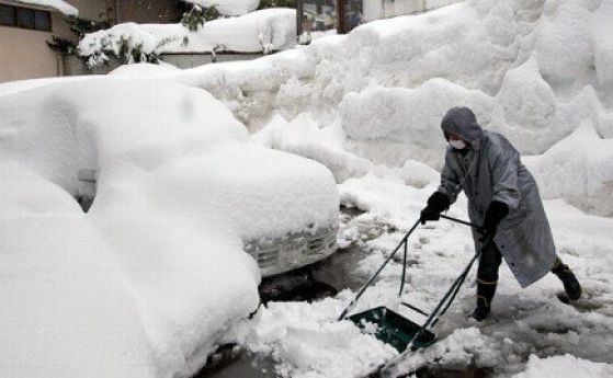 Обилни снеговалежи в Япония взеха жертви