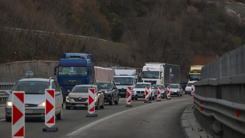 Задържаха шофьора на ТИР-а, блокирал движението в тунел „Витиня“, направил го умишлено