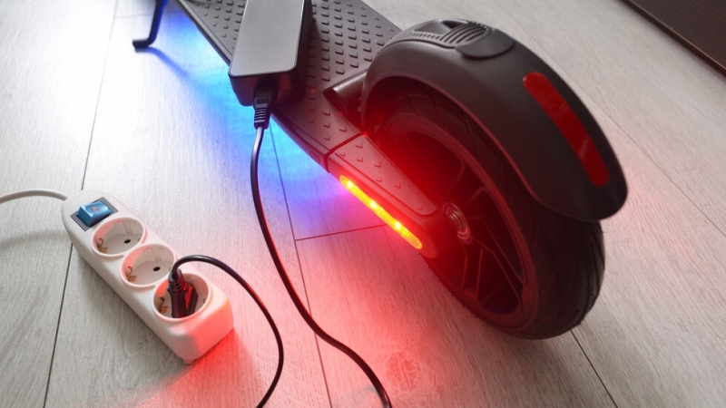 Батерия на тротинетка гръмна в апартамент в София и предизвика