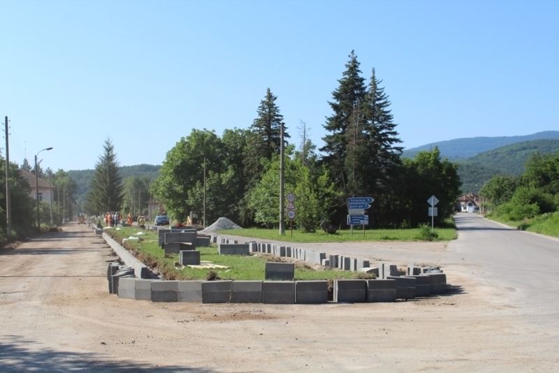 Започнаха строително монтажните дейности в изпълнение на обект Рехабилитация на общински