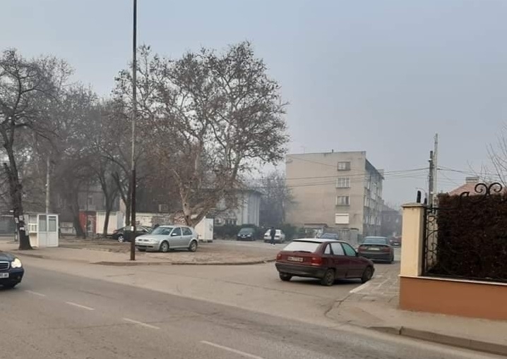 Нагъл шофьор е зарязал Астра та си по средата на оживена