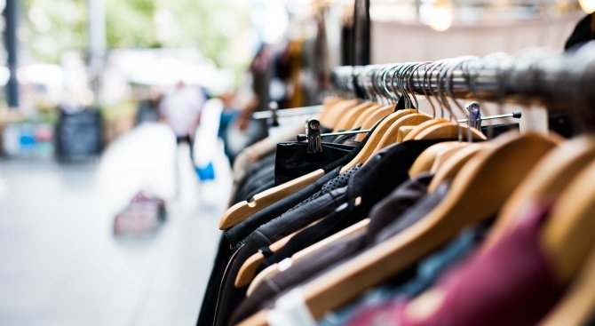 Младеж се облече във видински магазин и забрави да си