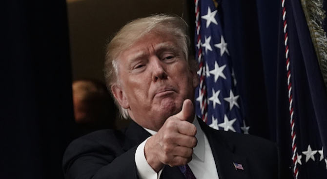 Над половината американци 52 процента се опасяват че президентът Доналд