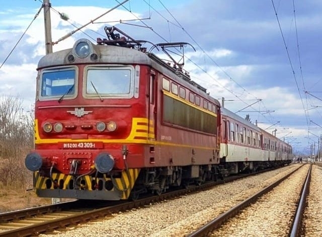 Влак блъсна 60 годишен мъж от Горна Оряховица той е пострадал