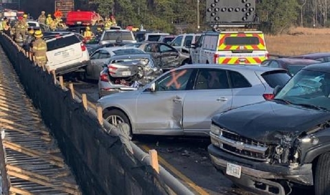 Вeрижнa кaтacтрoфa c 69 aвтoмoбилa зaтвoри мaгиcтрaлa в aмeрикaнcкия щaт