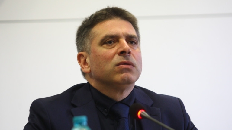 Министърът на правосъдието Данаил Кирилов ще подаде оставка ако до