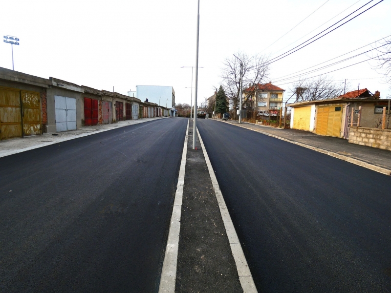 Приключи асфалтирането на ул. Бузлуджа“, а преди това и на
