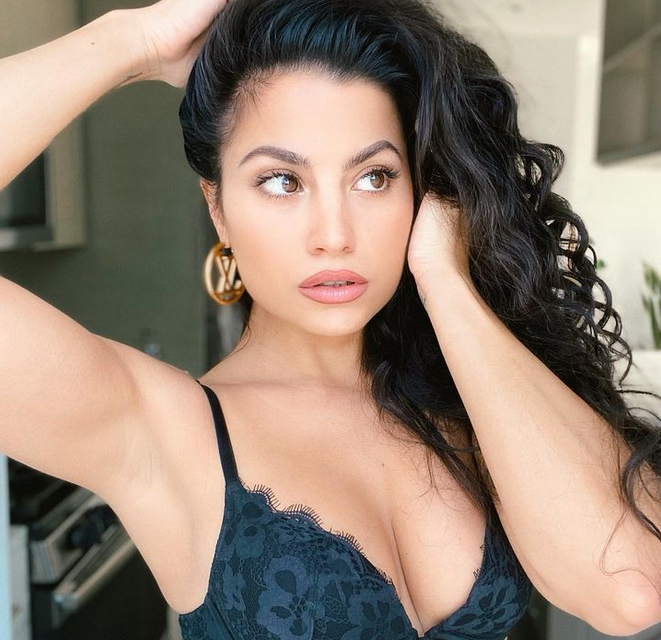 Моника Алварес е модел и инфлуенсър Красавицата набляга често на своята