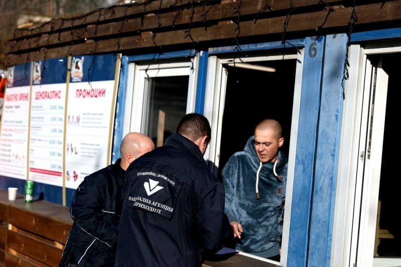 Националната агенция за приходите и Комисията за защита на потребителите