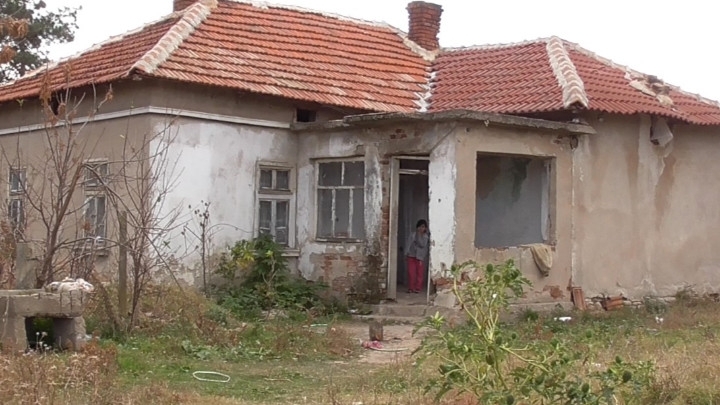 26 годишна майка от видинското село Бело поле гледа двете си деца без