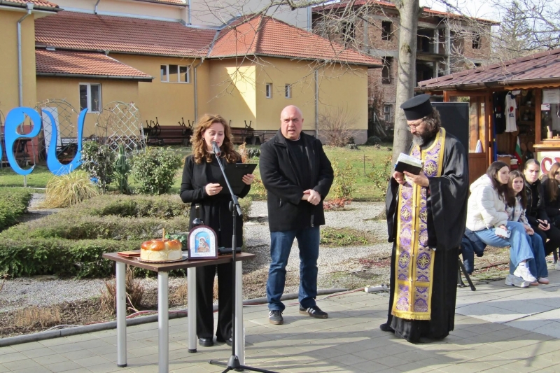 Денят на лозаря и винаря събра музика танци и аромат