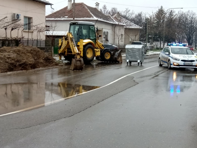 Днес заради спукана тръба на Водоснабдяване и канализация ООД пропадна