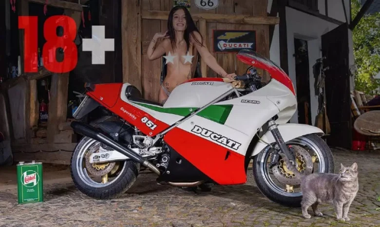 В поредния нов еротичен календар на издателство Heel най емблематичните мотоциклети