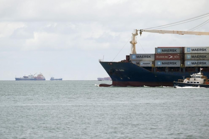 Няколко души са в неизвестност след като два товарни кораба