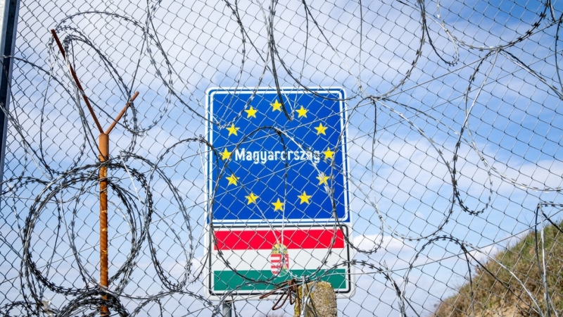Унгария обяви в четвъртък, че ще затвори лагерите в "транзитната