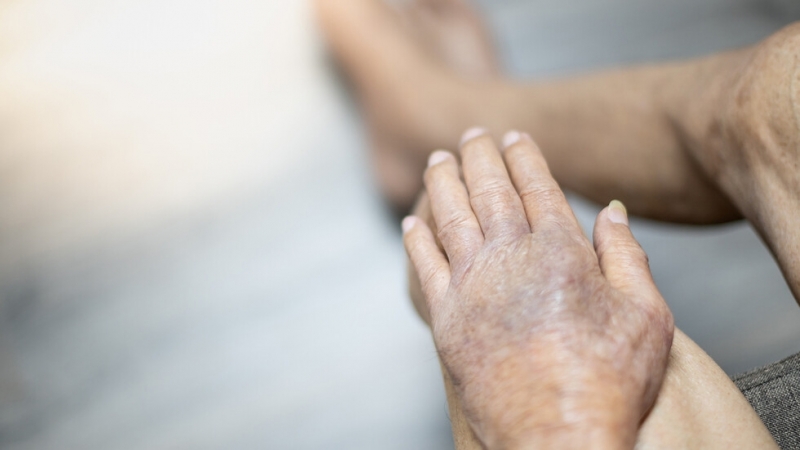 Задържаха мъж, счупил ребра на 84-годишния си дядо