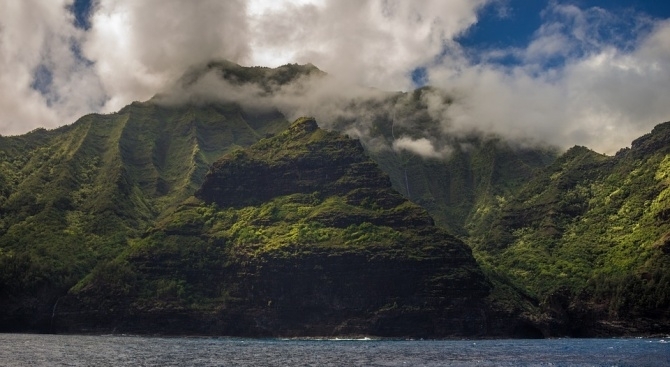 Девет души загинаха при катастрофа на двумоторен самолет снощи на