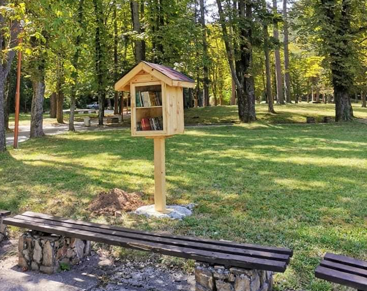 Поставиха къщички за книги във Вършец /снимки/
