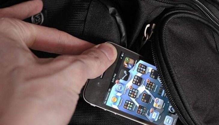 Откраднаха телефон от възрастен мъж в размирното село Галиче съобщават