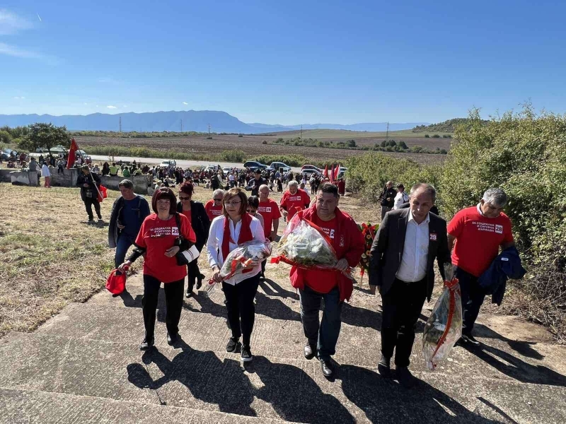 Повече от 500 симпатизанти на БСП и левицата посрещнаха председателя