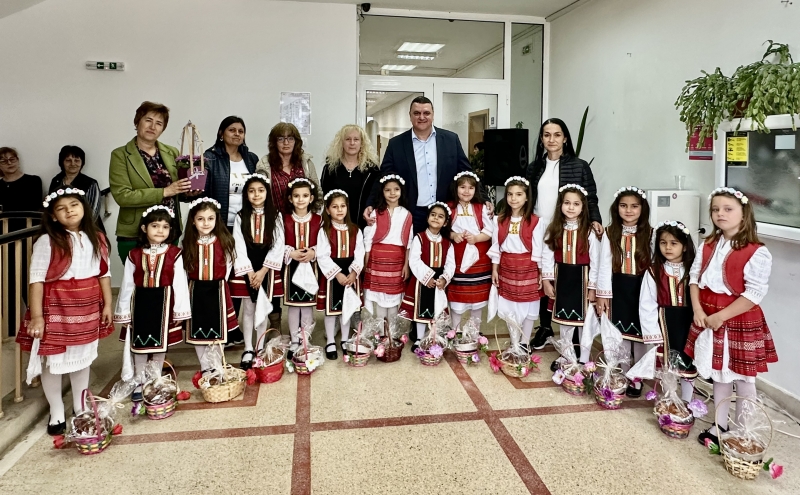 По повод предстоящия Лазаровден днес Община Оряхово посрещна над петдесет