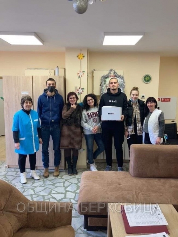 Берковски ученици организираха благотворителни инициативи /снимки/