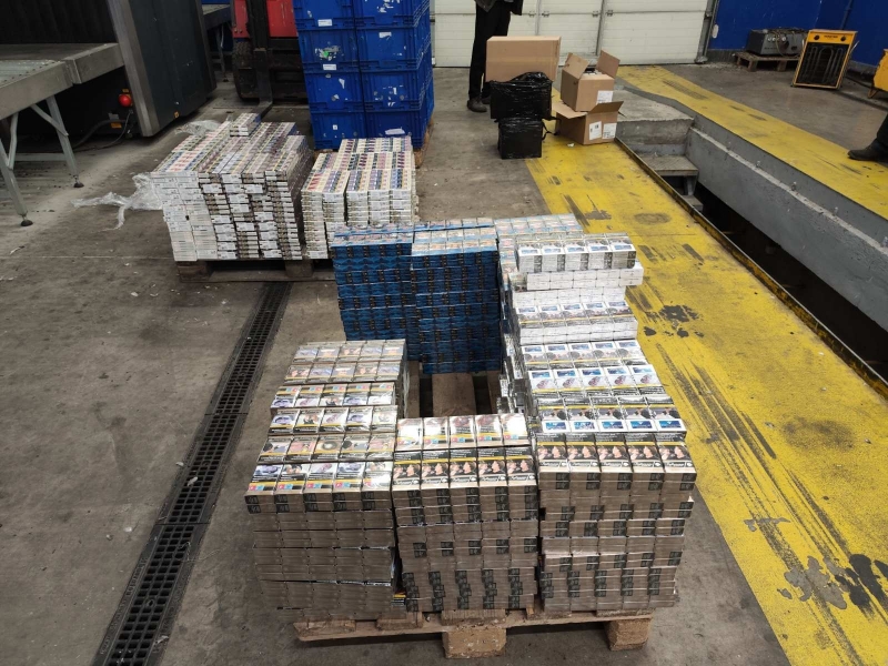 През изминалата седмица митнически служители са задържали 123 800 къса