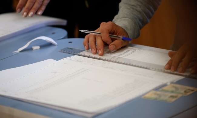 На фона на брутално проведени избори с изключителна наглост промяна