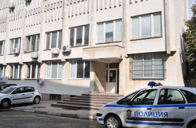 Вчера служители на икономическа полиция във Враца са ударили складовата
